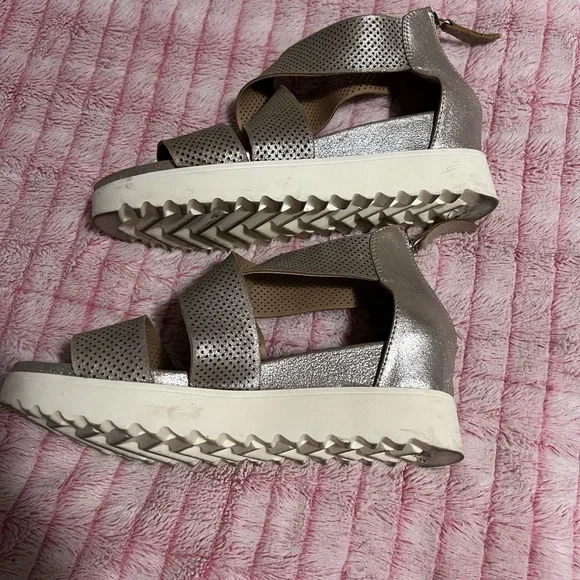 Ladies sz 10 sandals - Picture 3 of 7